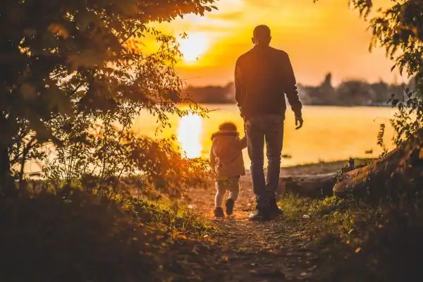image of dad and child - parental alienation Leicestershire